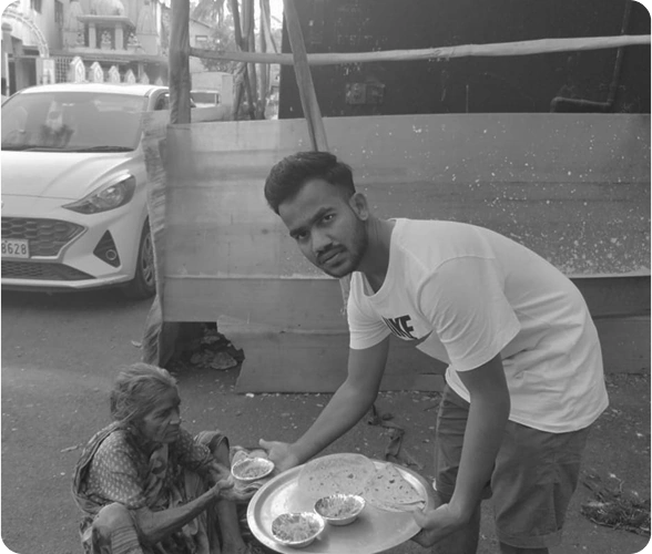 Meal distribution drive on the street